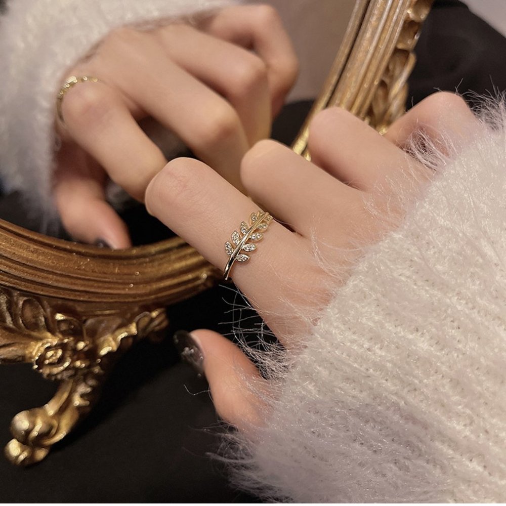 Peace Oliver Leaf Golden Ring - Picture 4 of 11